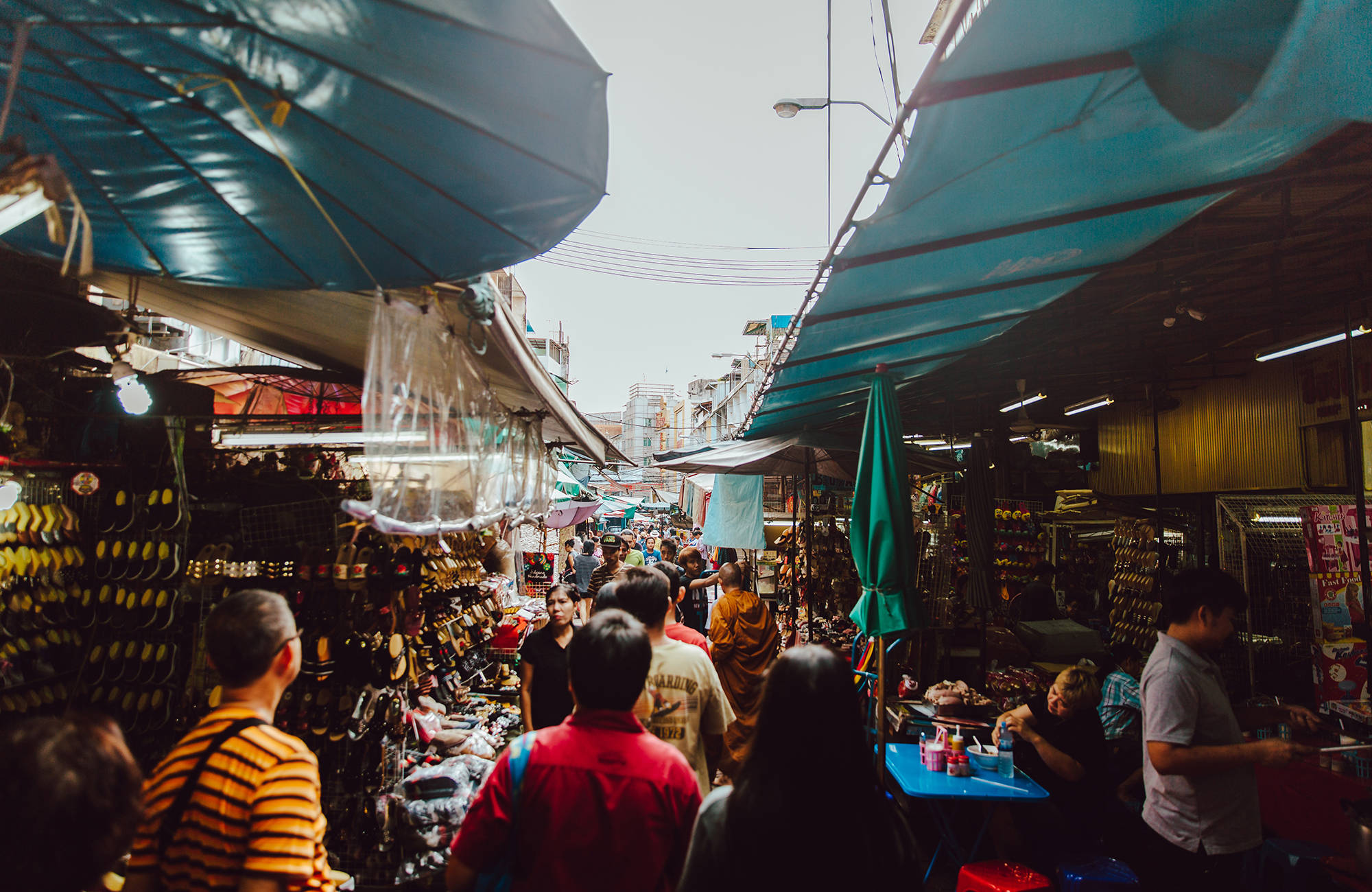 På din resa i till Thailand måste du besöka en av alla spännande marknader!