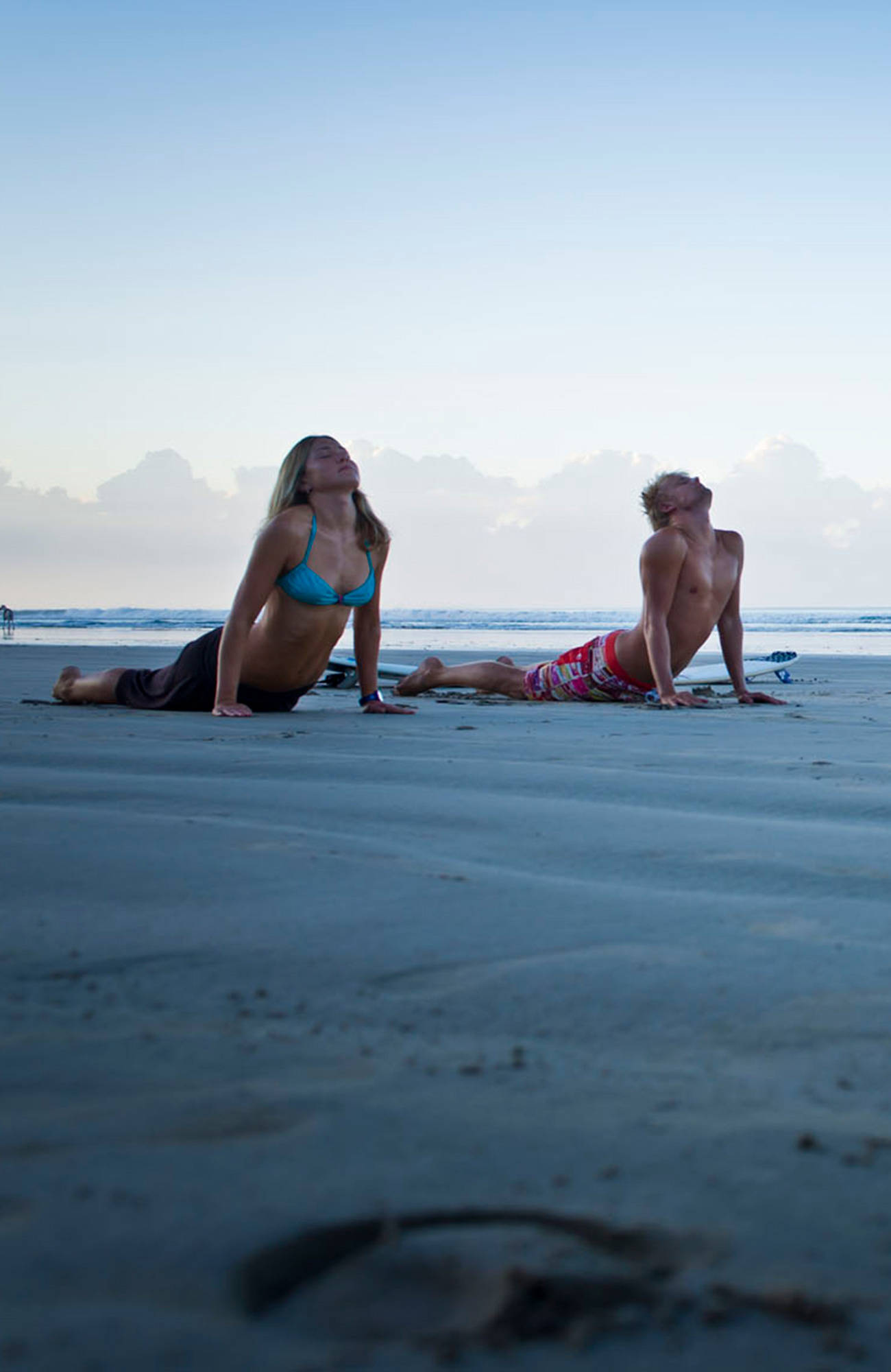yoga-couple-beach-sidebar