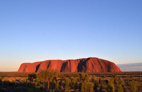 Ayers rock kan du besöka under en resa i februari till Australien.