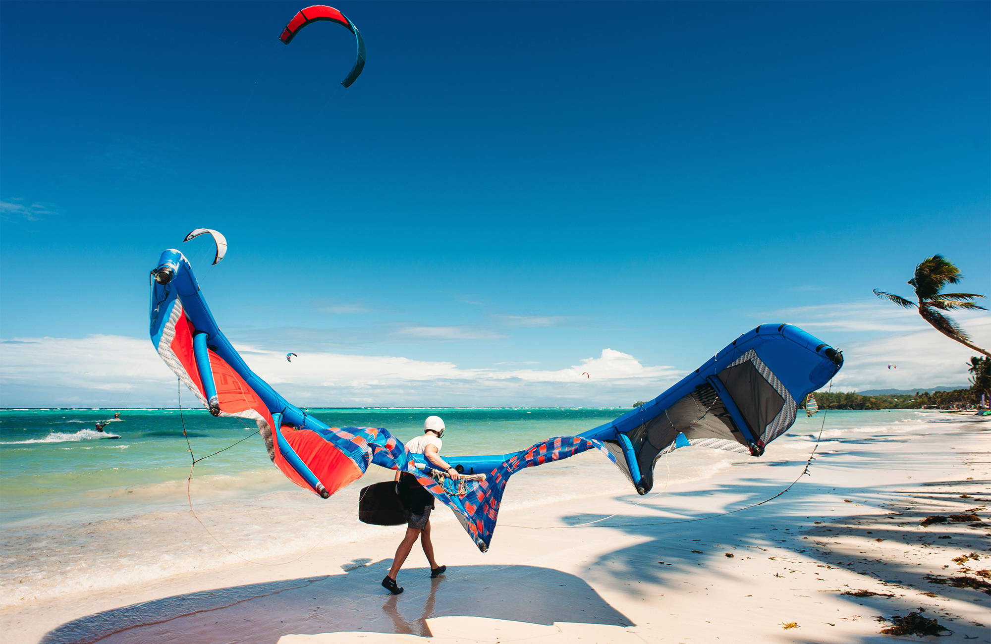 I Borocay i Filippinerna kan man flyga drake på stranden.