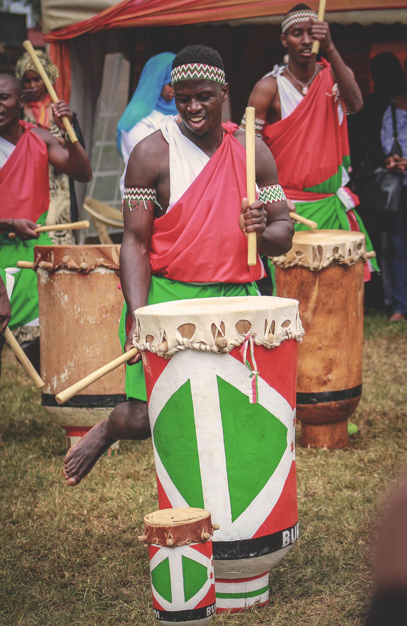 nairobi-kenya-traditional-dancing-sidebar