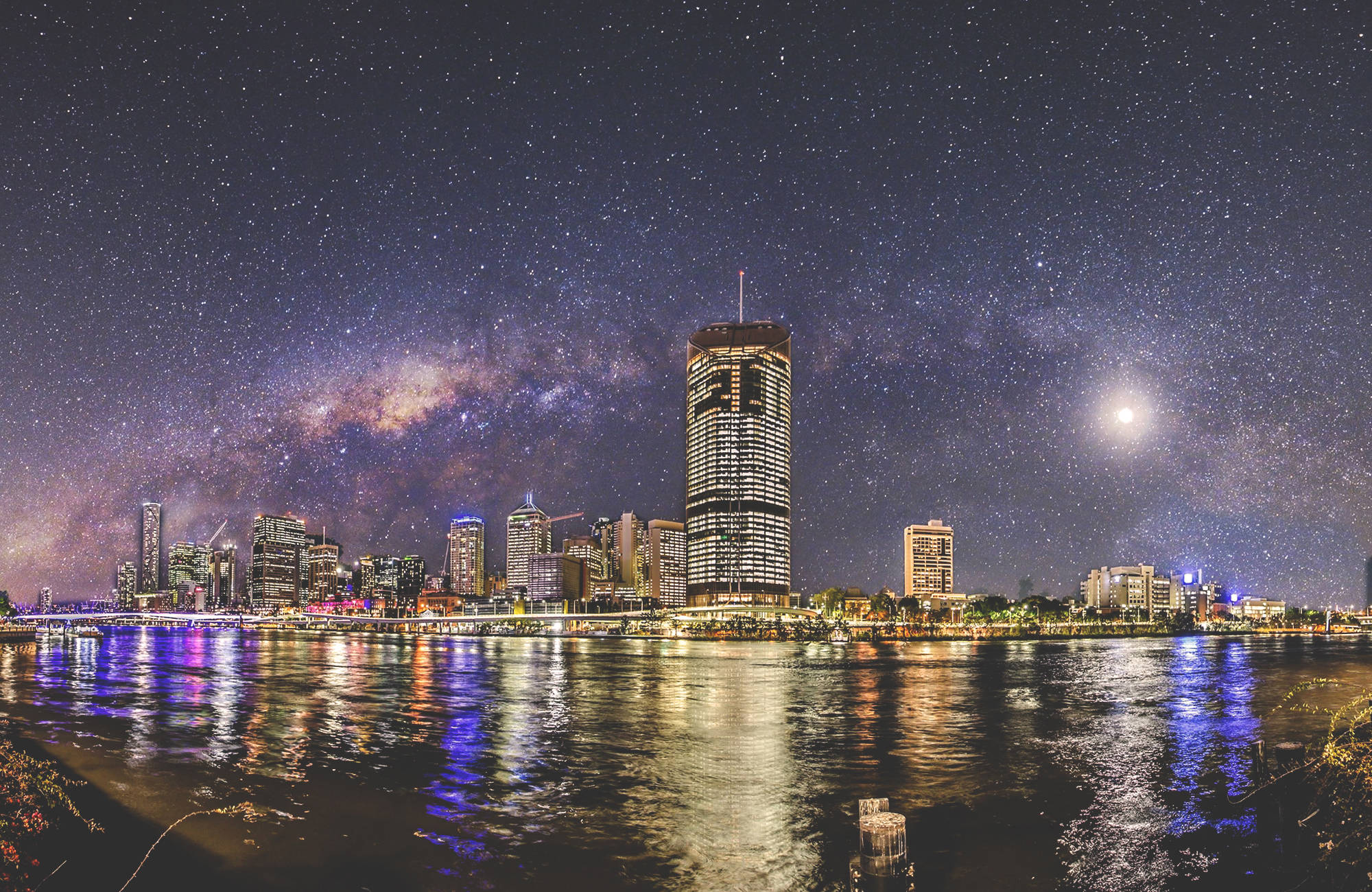 Makalös himmel över skylinen när du studerar i Brisbane