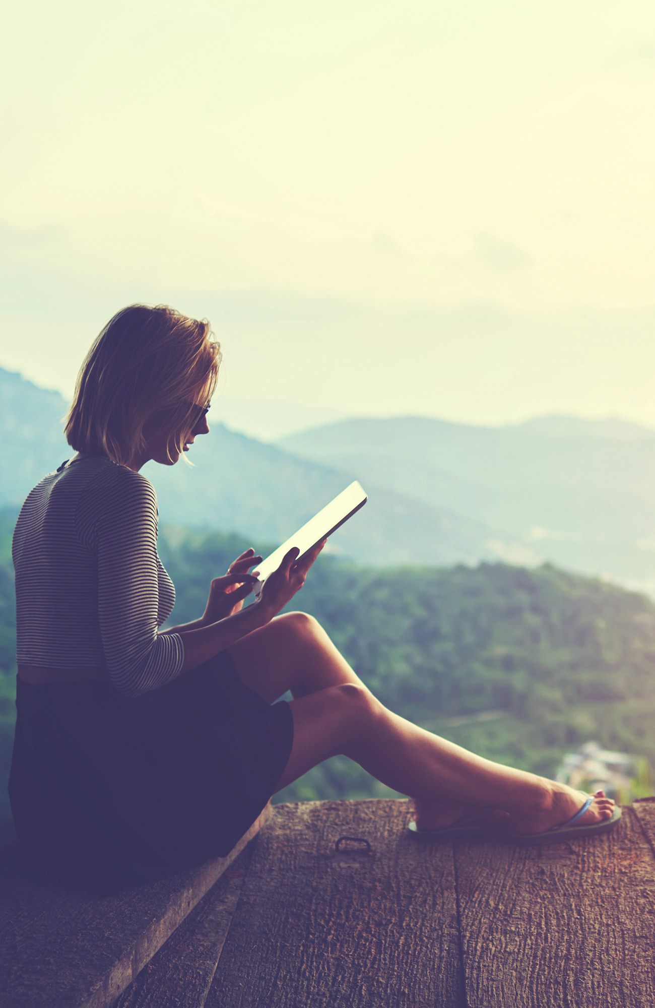 language-course-girl-using-tablet-mountain-view-sidebar