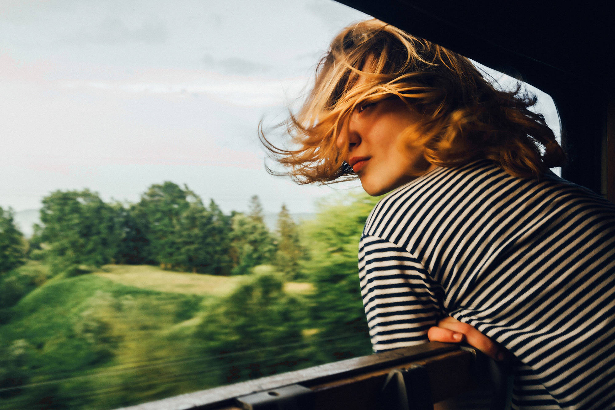 travel-inspiration-feeling-girl-in-train-window-cover