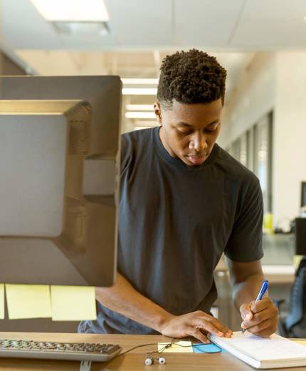 Doktorera utomlands med Education Abroad - vi hjälper dig från ansökan fram tills att du är färdig doktor!