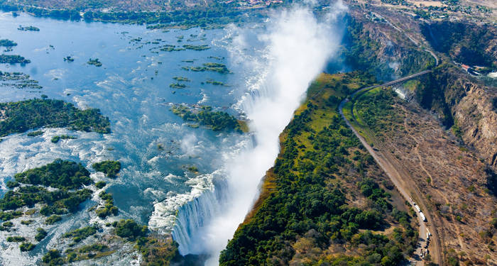 Missa inte mäktiga Victoria Falls under din resa till Zambia