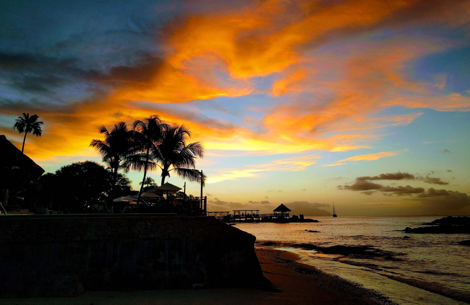 seychelles-la-digua-at-sunset