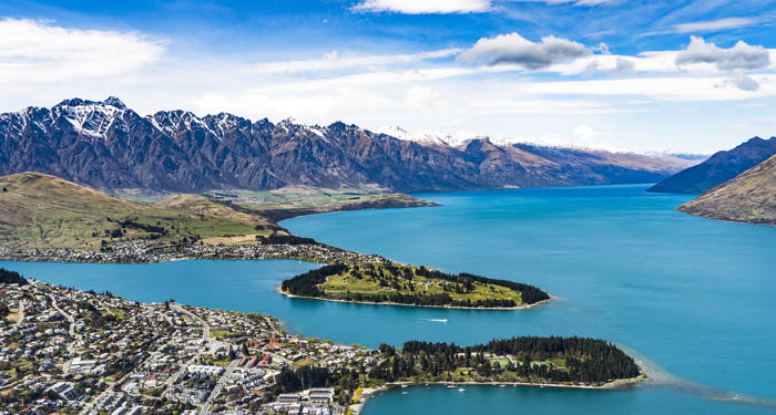 queenstown-new-zealand-blue-sky-look-out