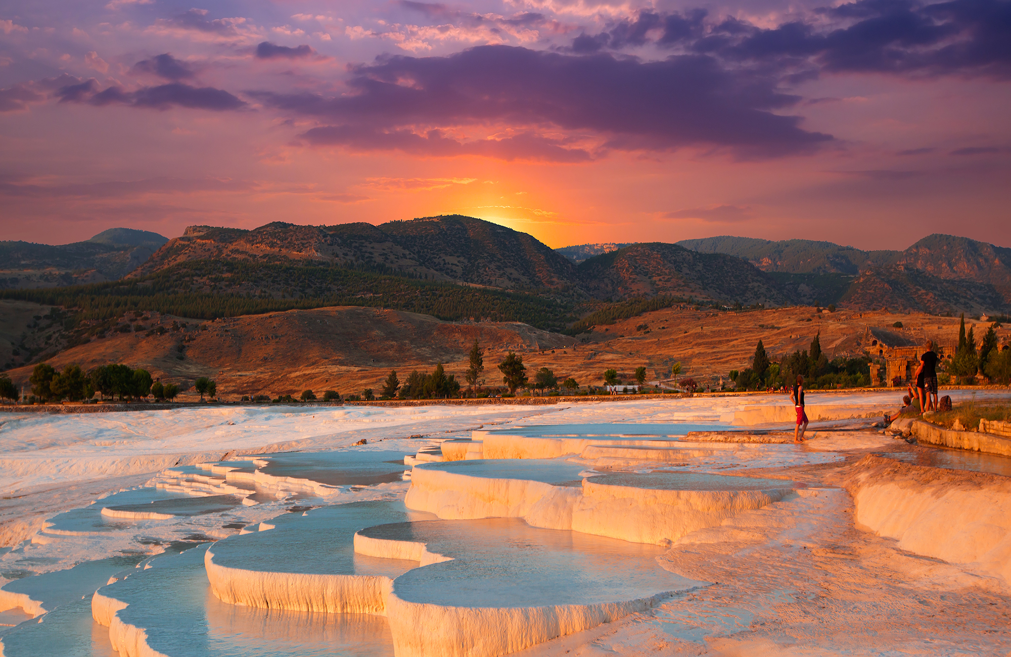 pamukkale i turkiet under solnedgång