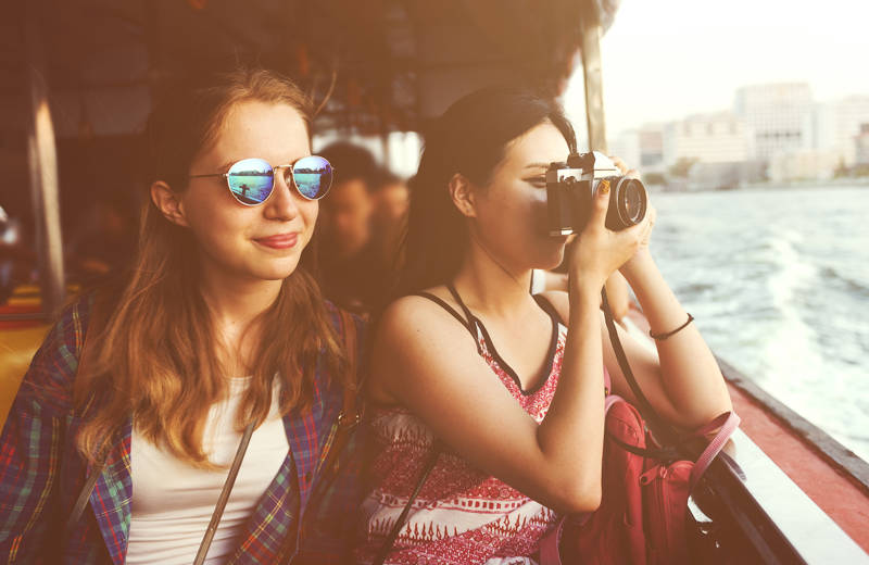 group-travel-river-boat-sightseeing