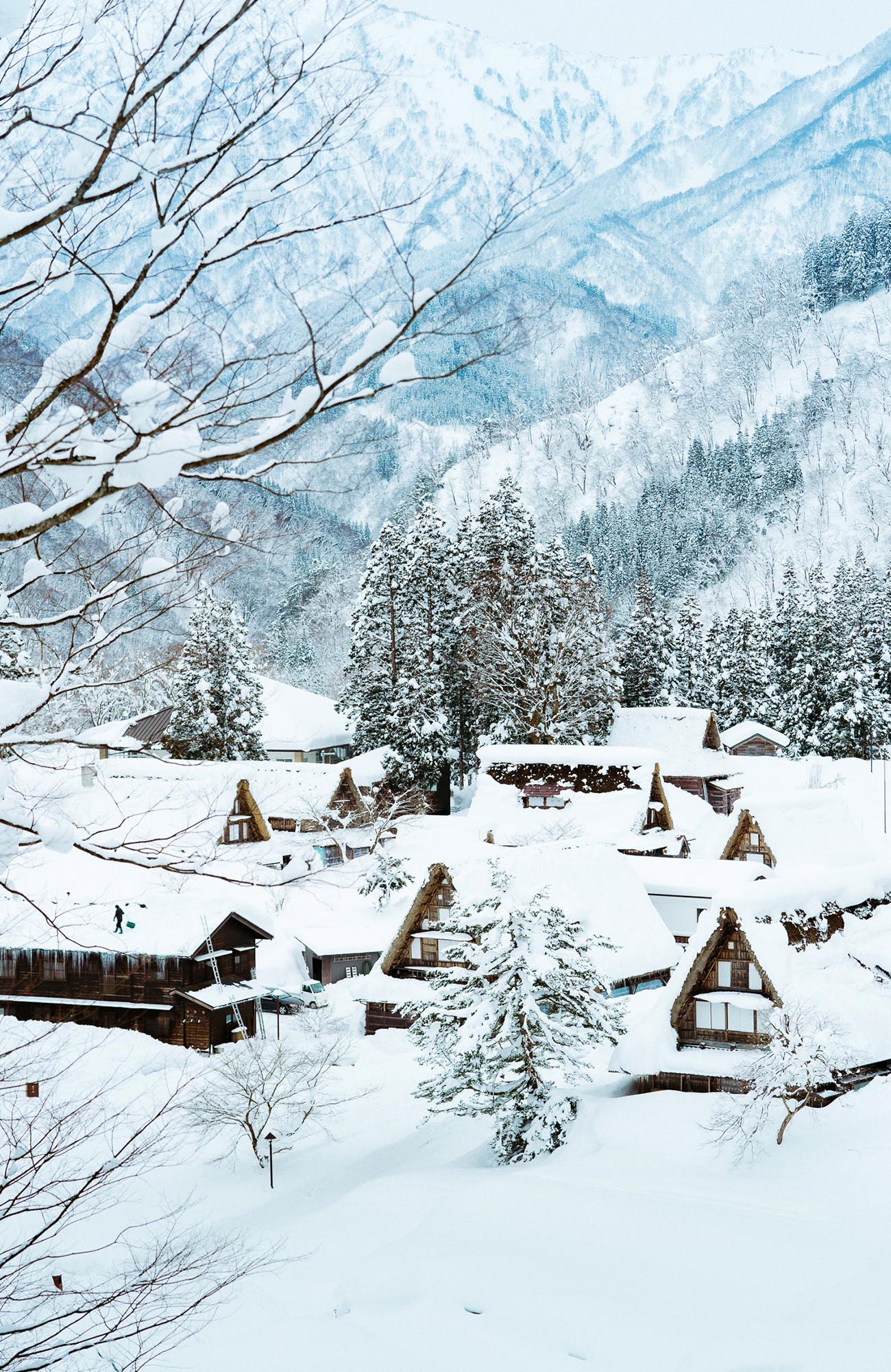 japan-snowy-traditional-village
