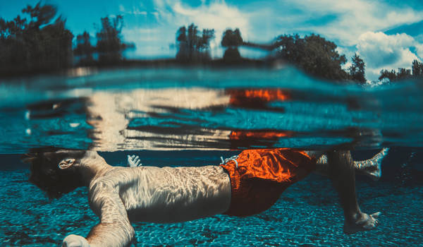 theme-inspirational-tropical-water-guy-floating