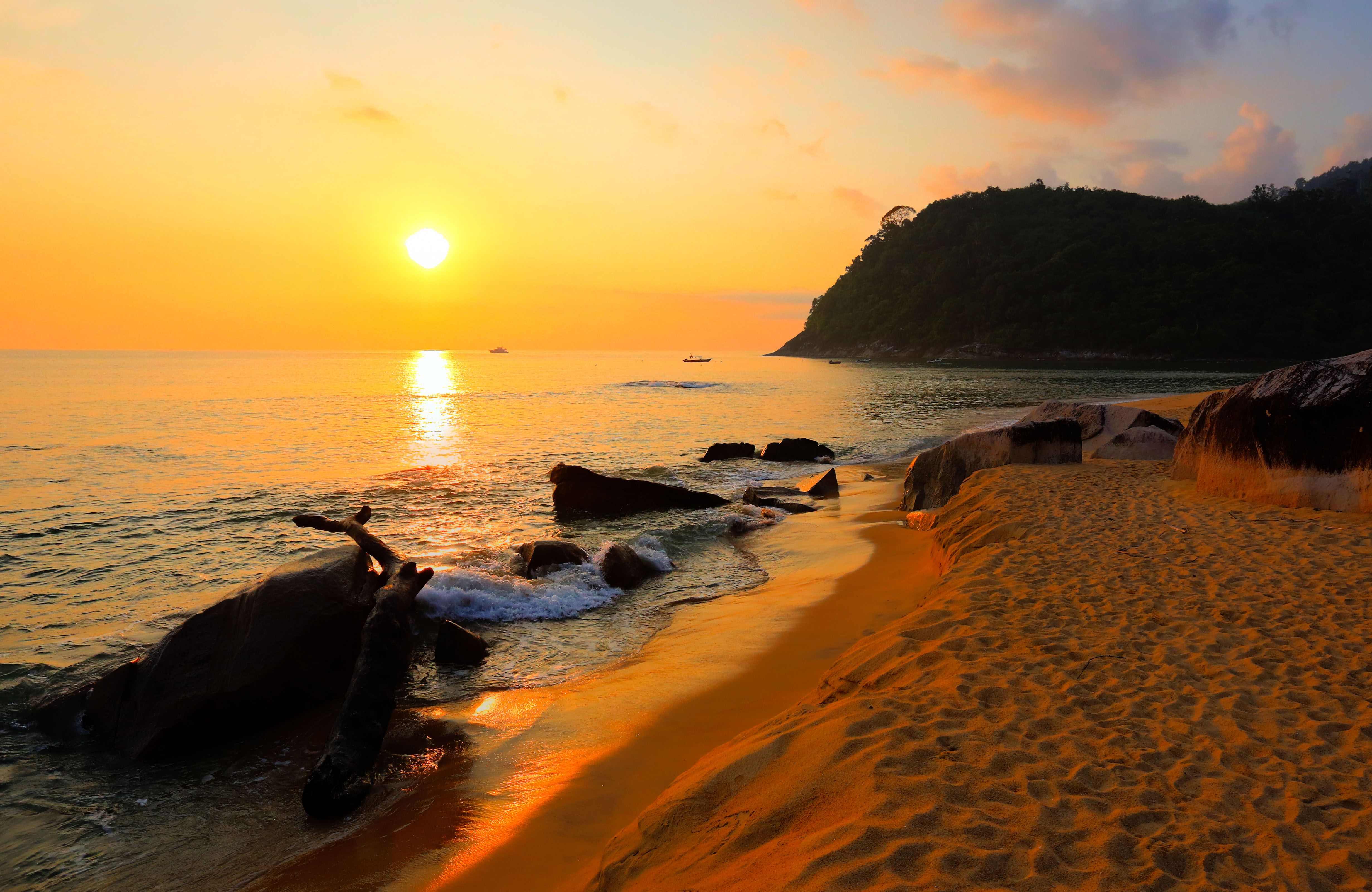 solnedgång vid tioman island i malaysia