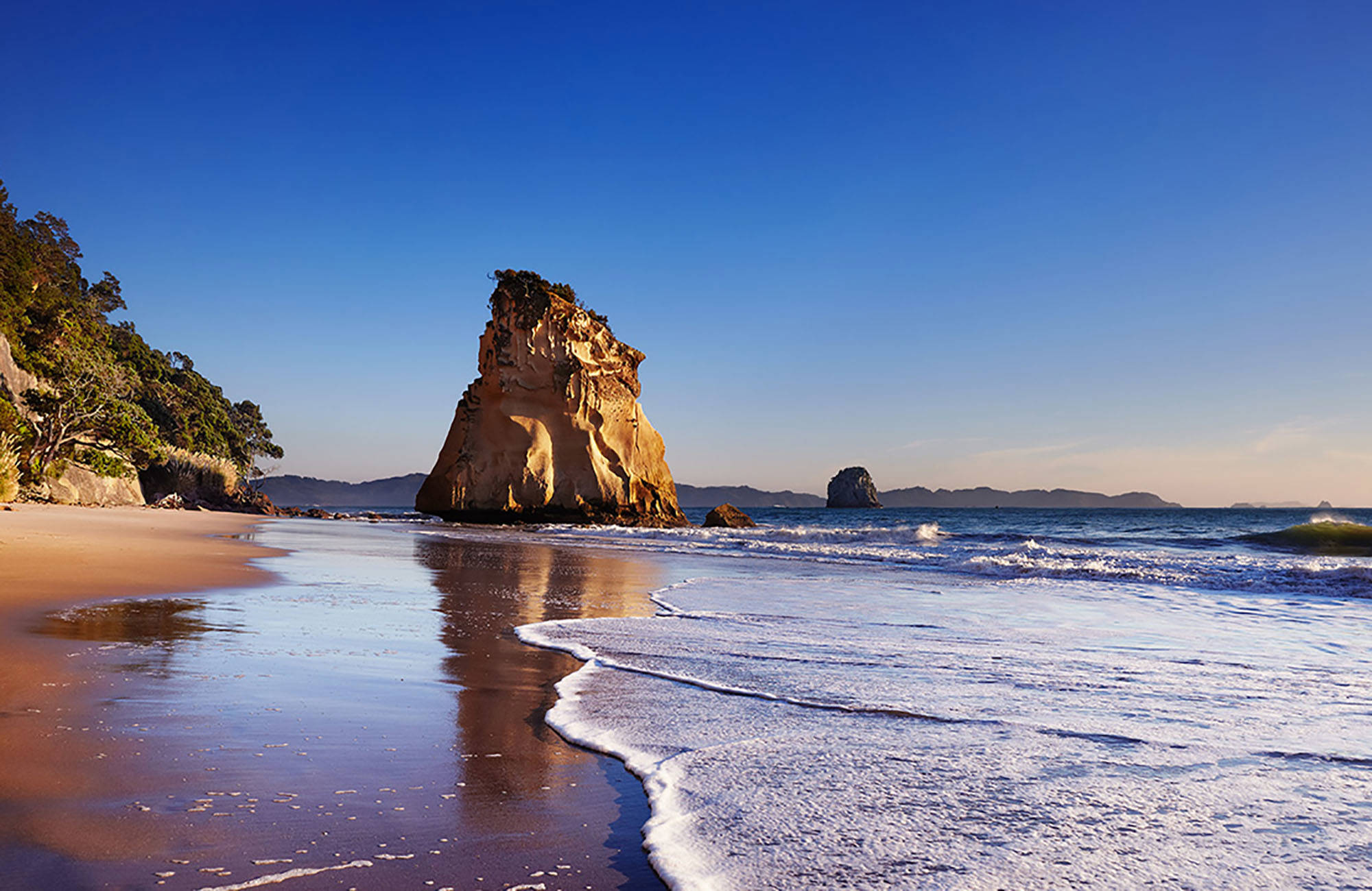 new-zealand-catherdral-cove-cover