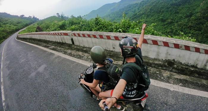 vietnam-hai-moped