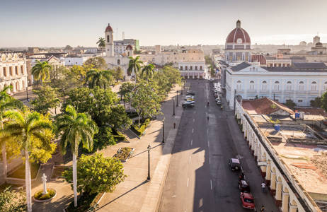 En stad på Kuba under en resa i november.