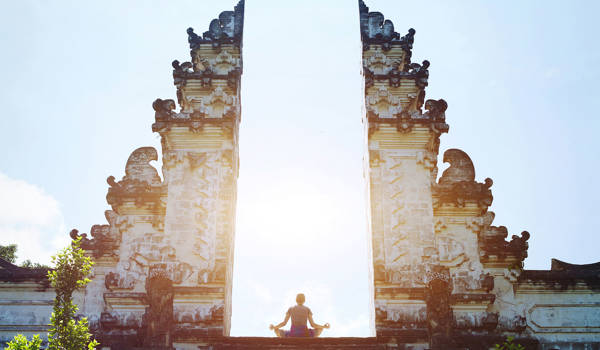 yoga-indonesia-bali-meditation-in-the-temple