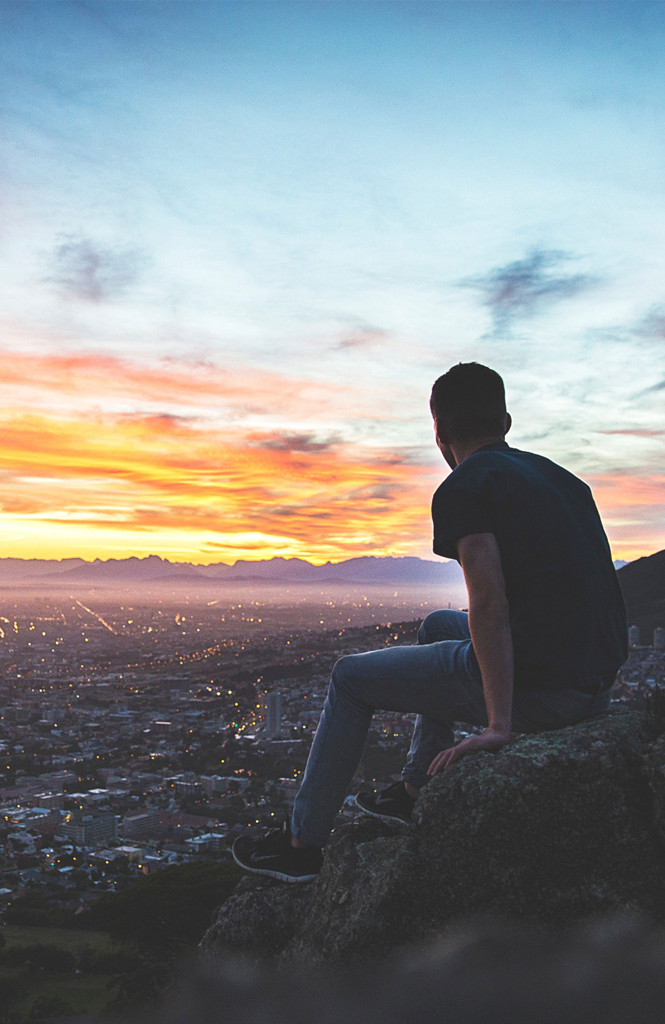 Vandra upför Taffelberget med utsikt över Kapstaden