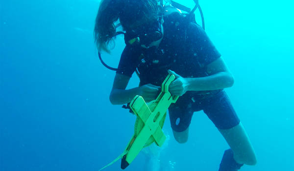 marine-conservation-diver-working-underwater