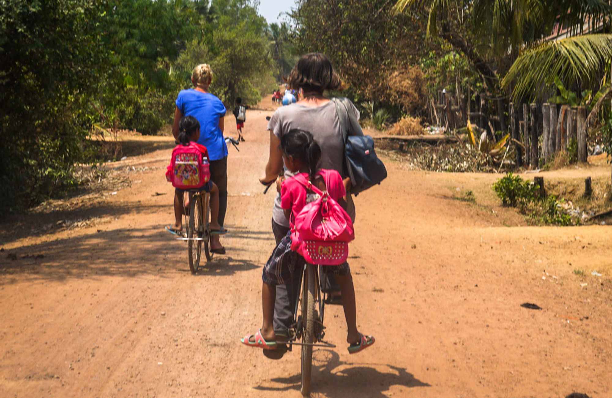 På cyklar i Kambodja