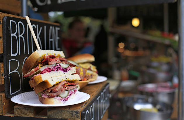 klassisk bittisk smörgås i brick lane i london, england