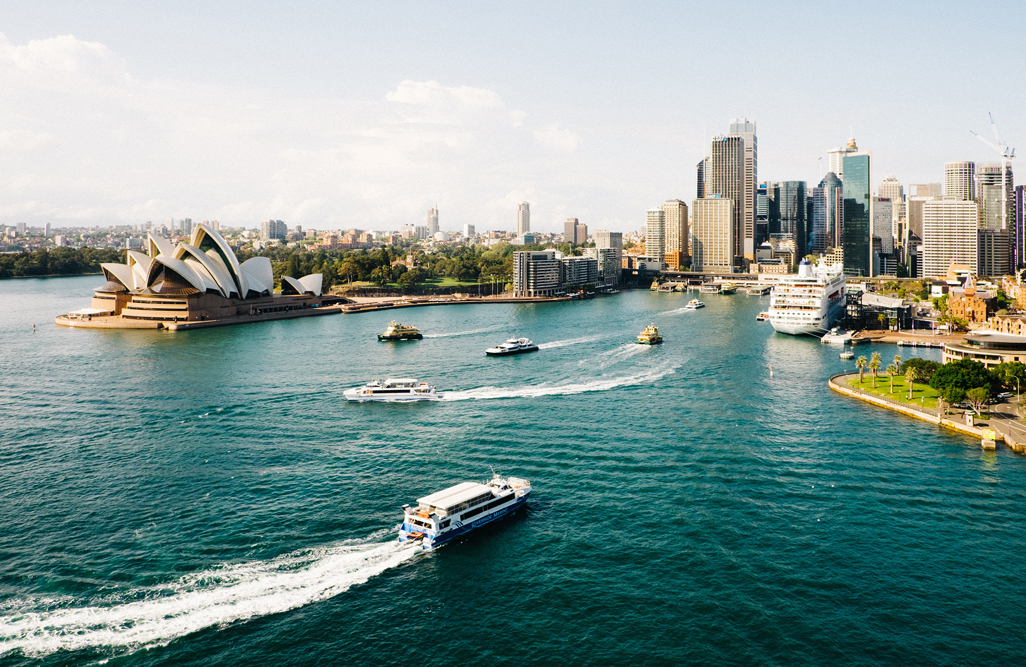 Solig utsikt över Sydneys hamn - studera vid UTS i Australien med KILROY