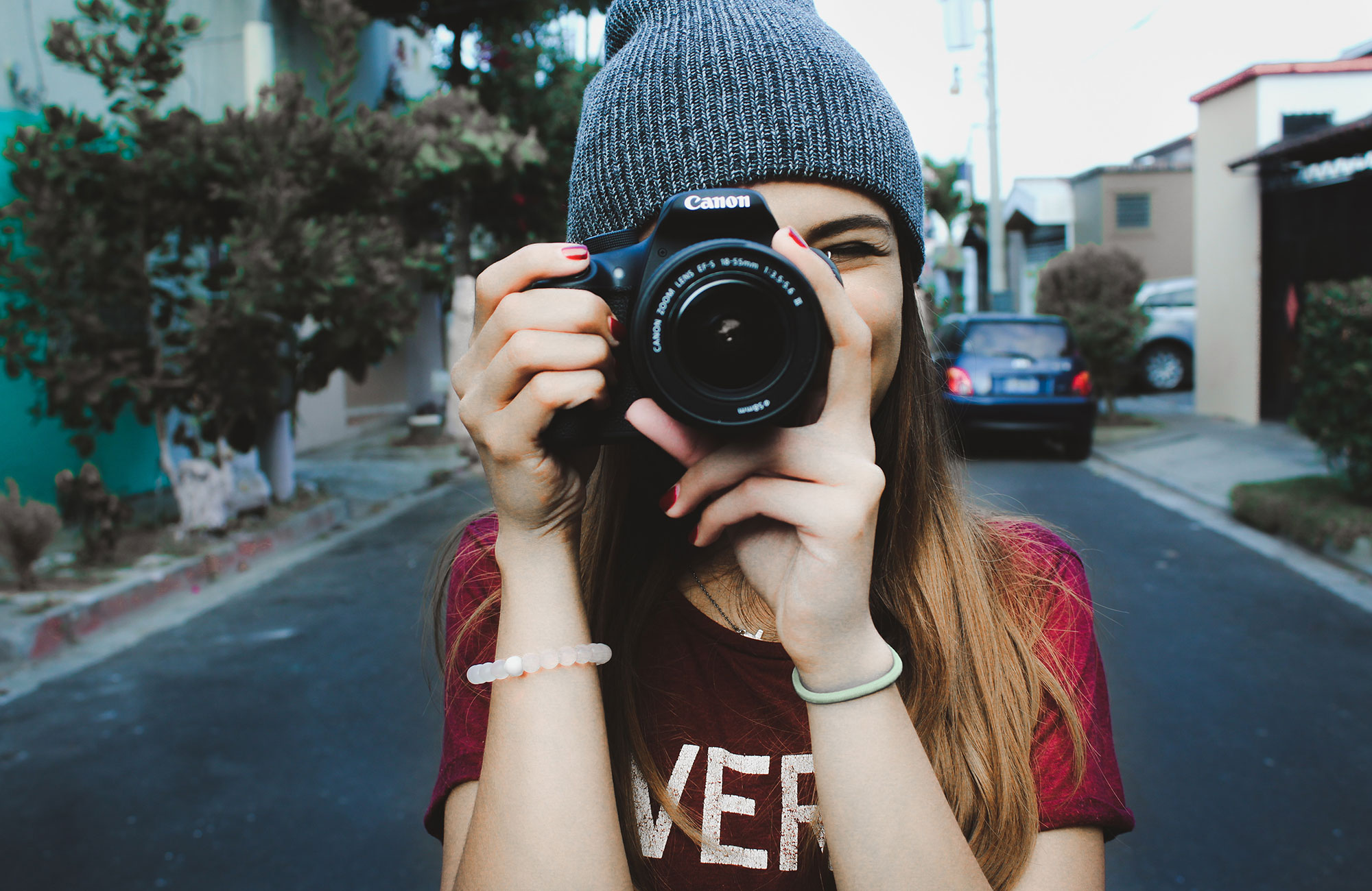 internship-girl-with-camera