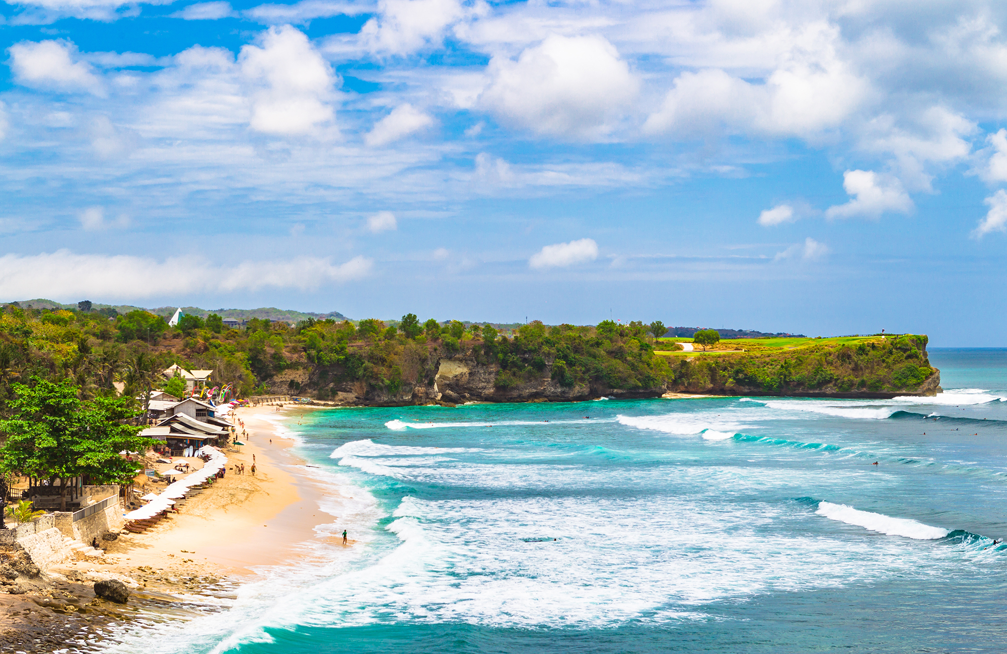 stora vågor utanför balangan beach på bali