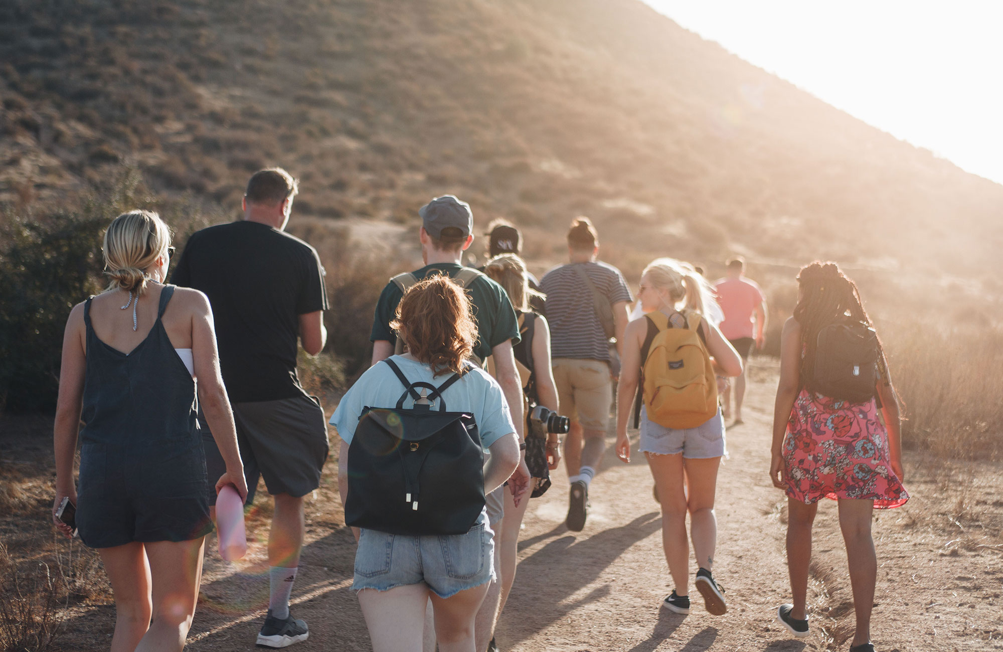 general-group-trekking-friends