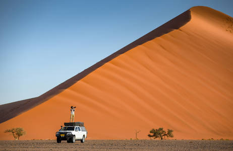 Åk på en roadtrip unde en resa till Nambia och såda detta sandberg.