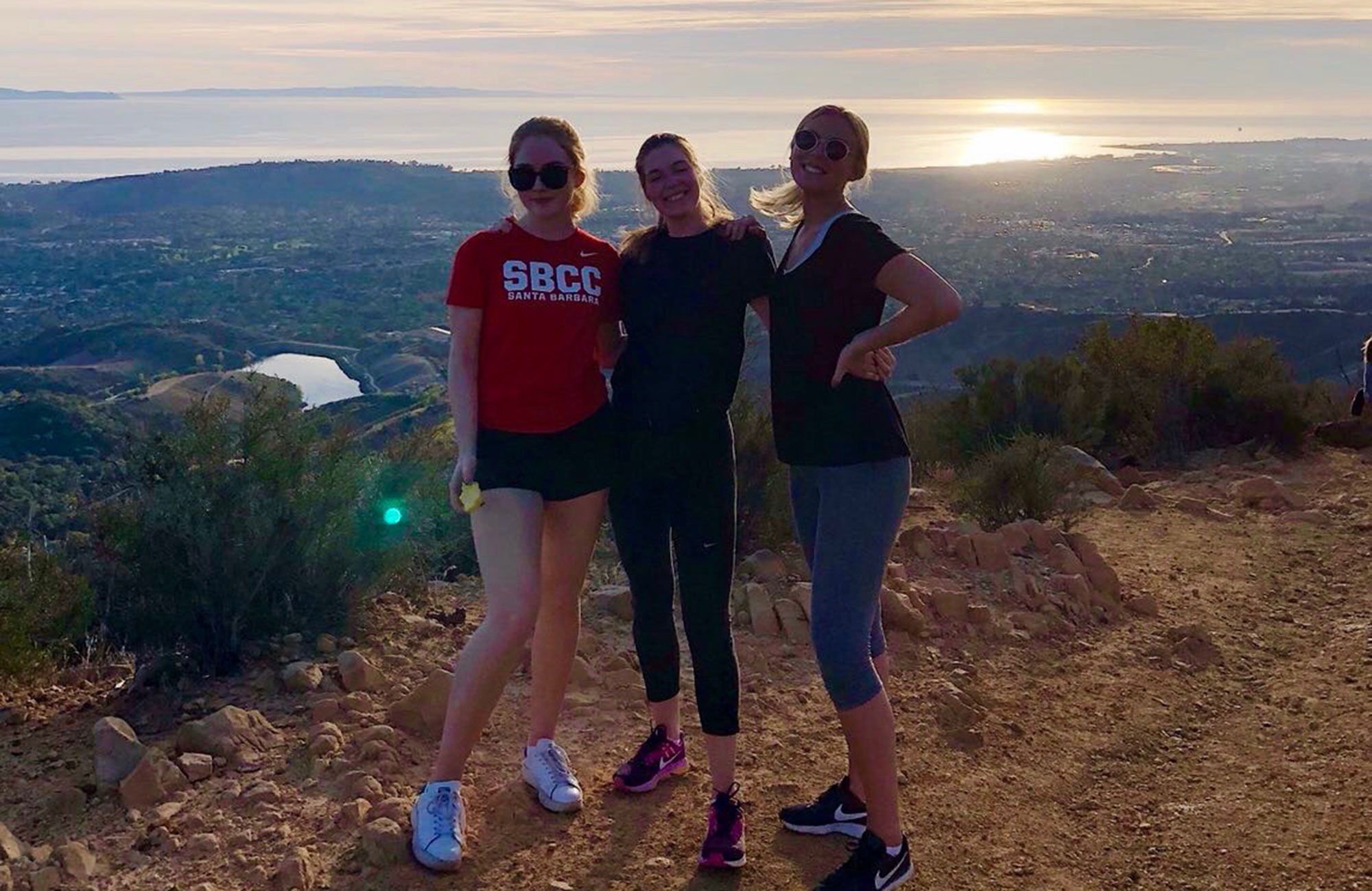 hanna och vänner studerar på santa barbara city college