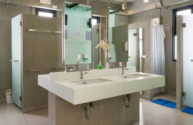 lub-d-siam-bangkok-shared-bathroom