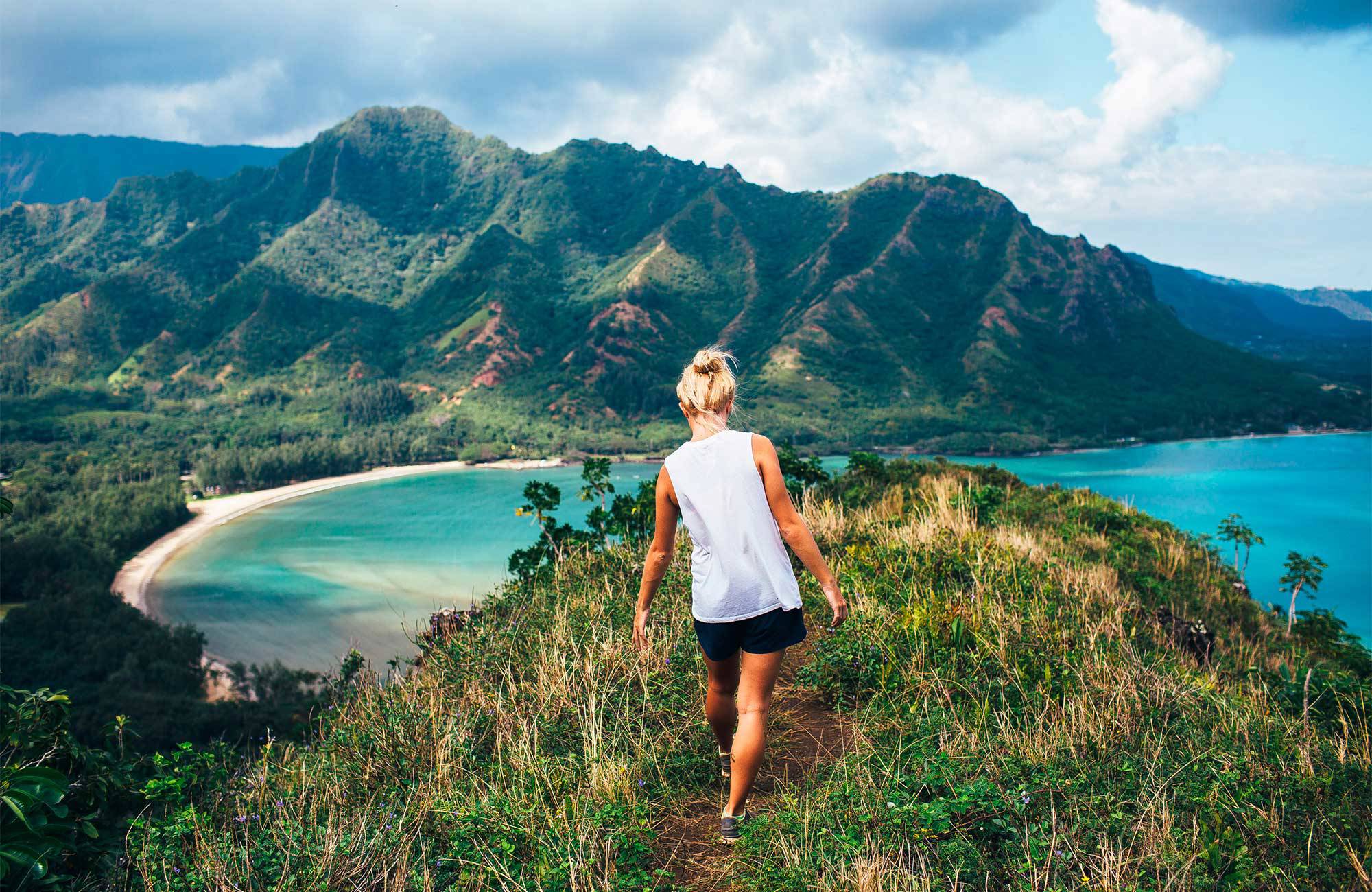 usa-hawaii-girl-hiking