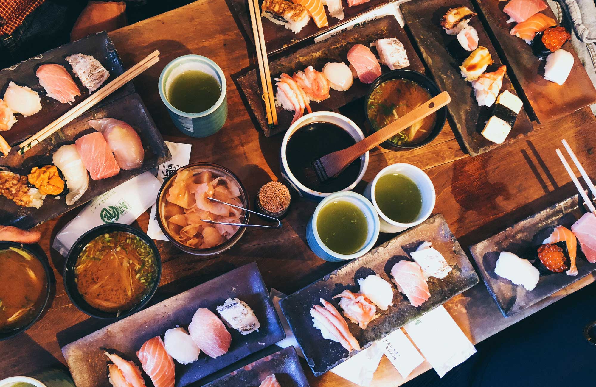 Ett bord med sushi i Japan, Ōsaka-shi