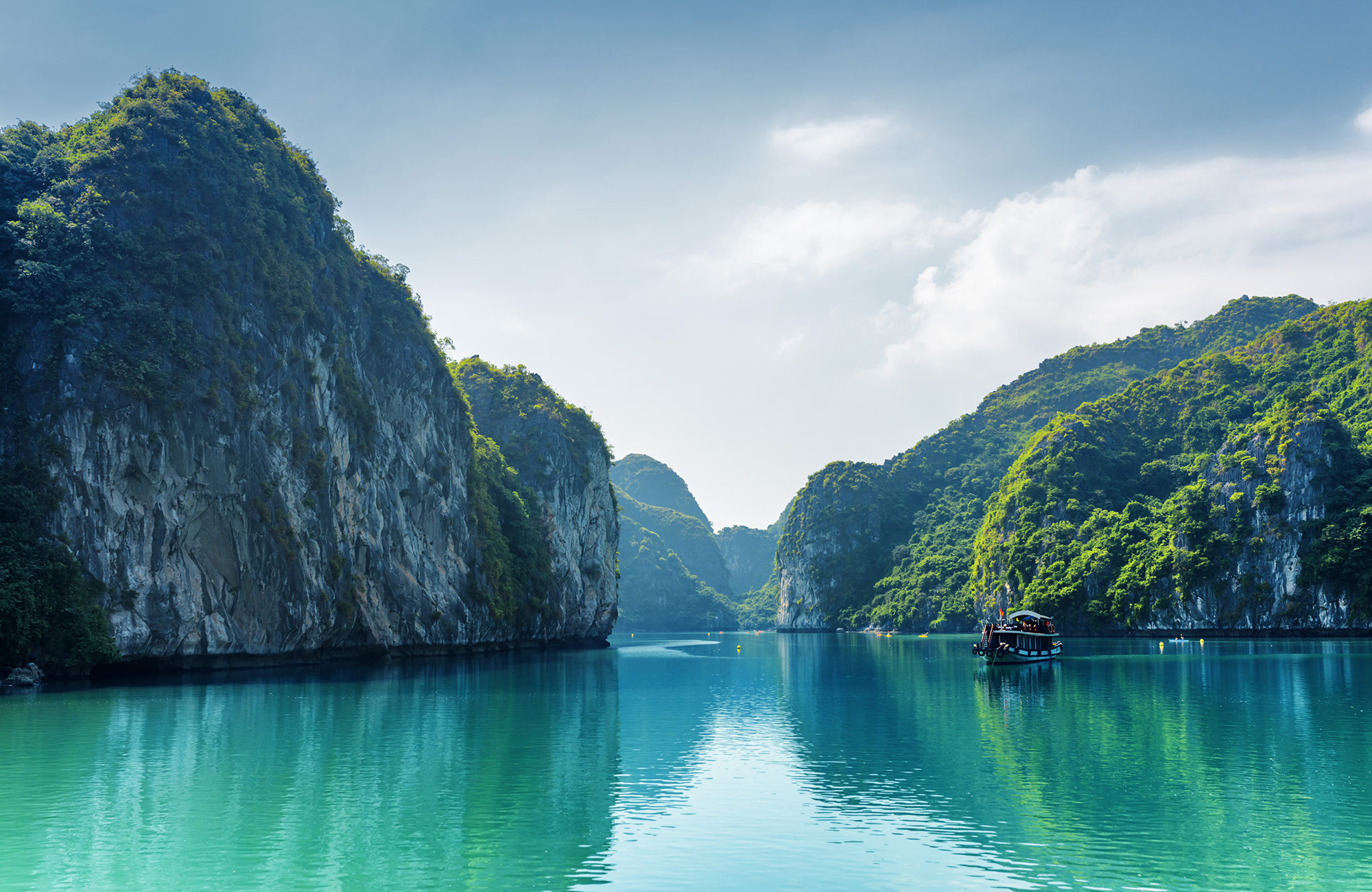 asia-vietnam-ha-long-bay-boat-cover