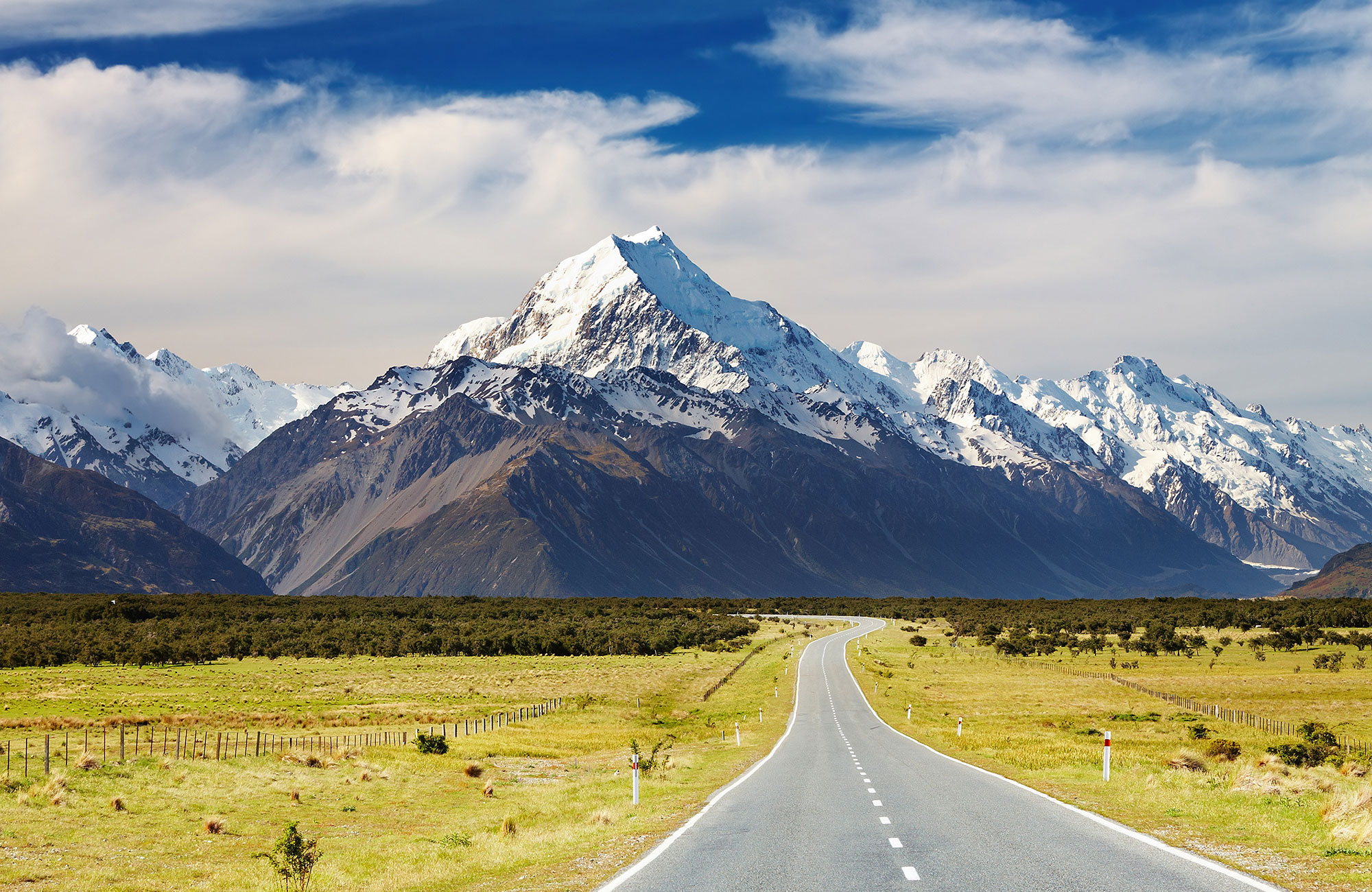 New Zealand Roadtrip Road Heading To Mountains 02
