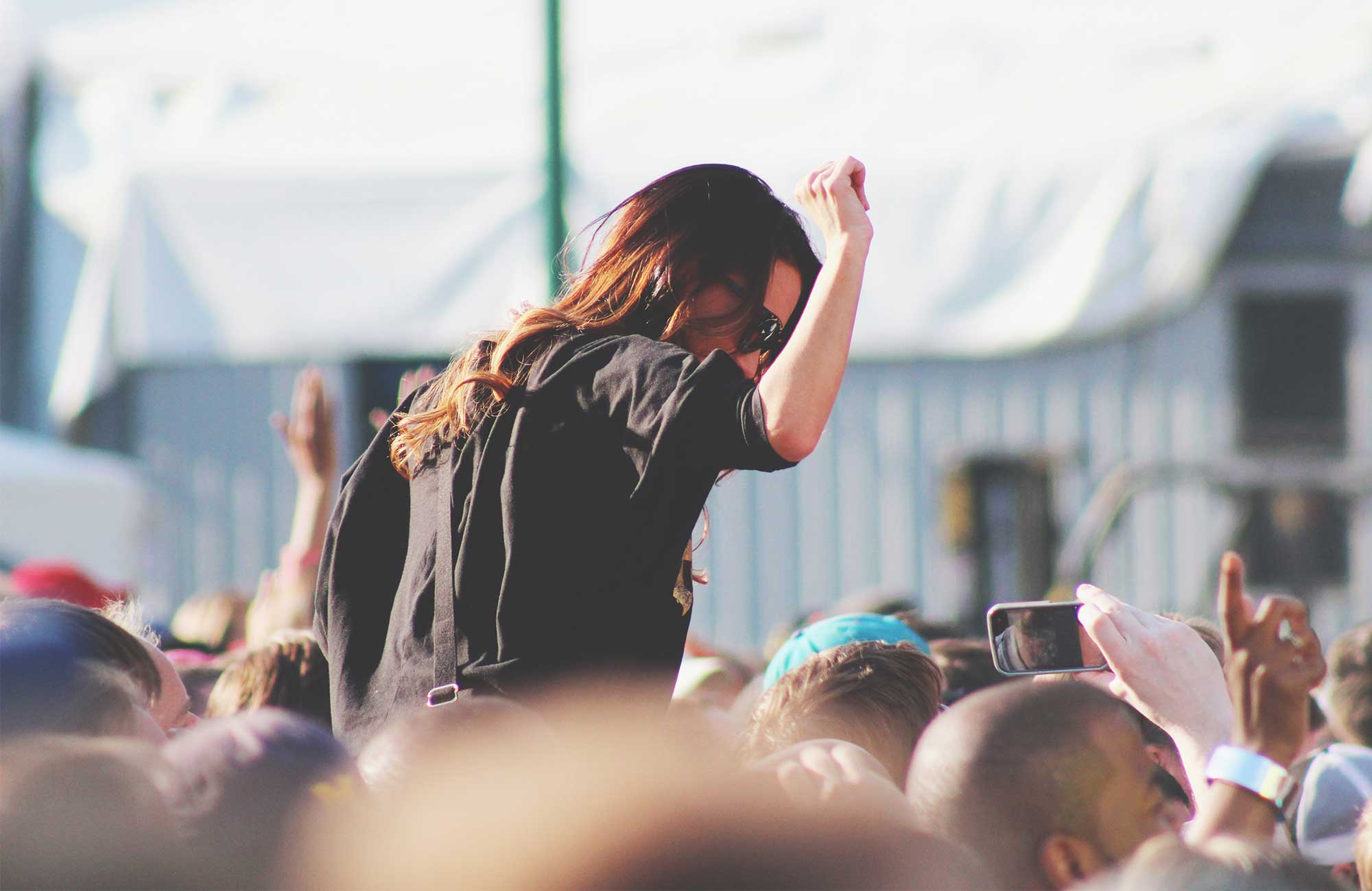 tjej på festival som vill studera utomlands