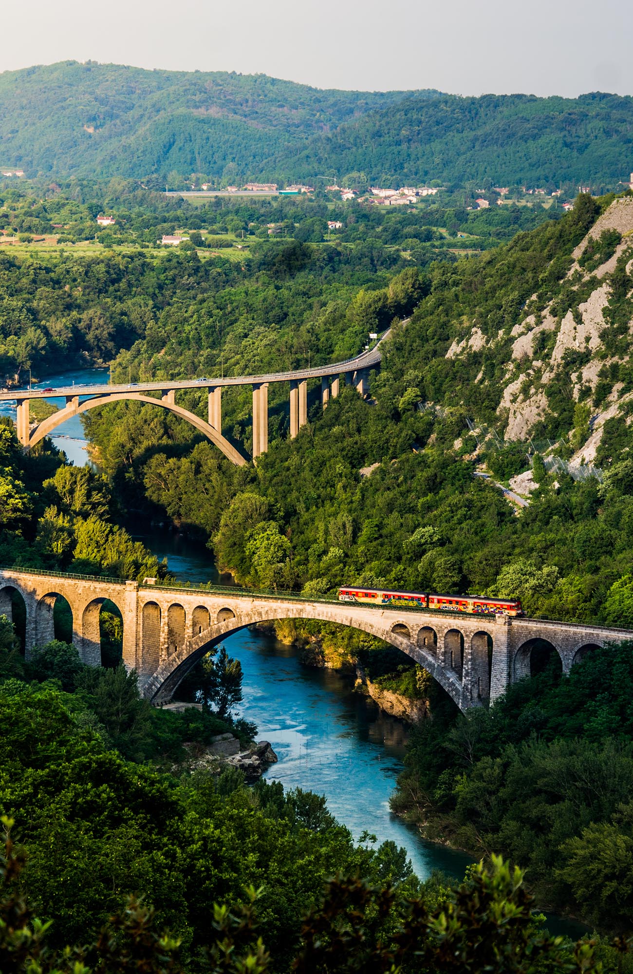 tågluffa i europa och upplev sloveniens skogar