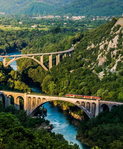 tågluffa i europa och upplev sloveniens skogar