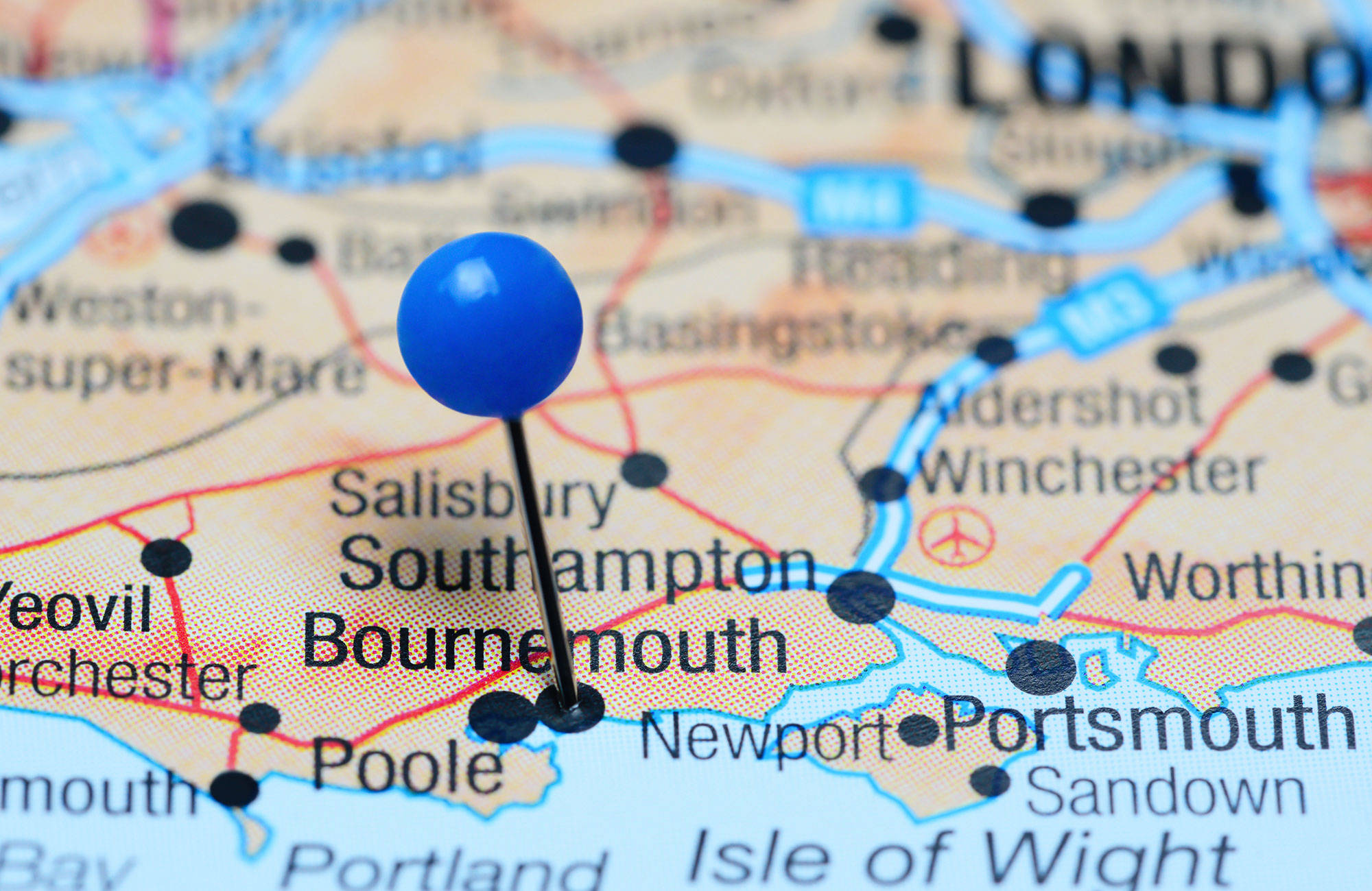 bournemouth markerat med en nål på en karta