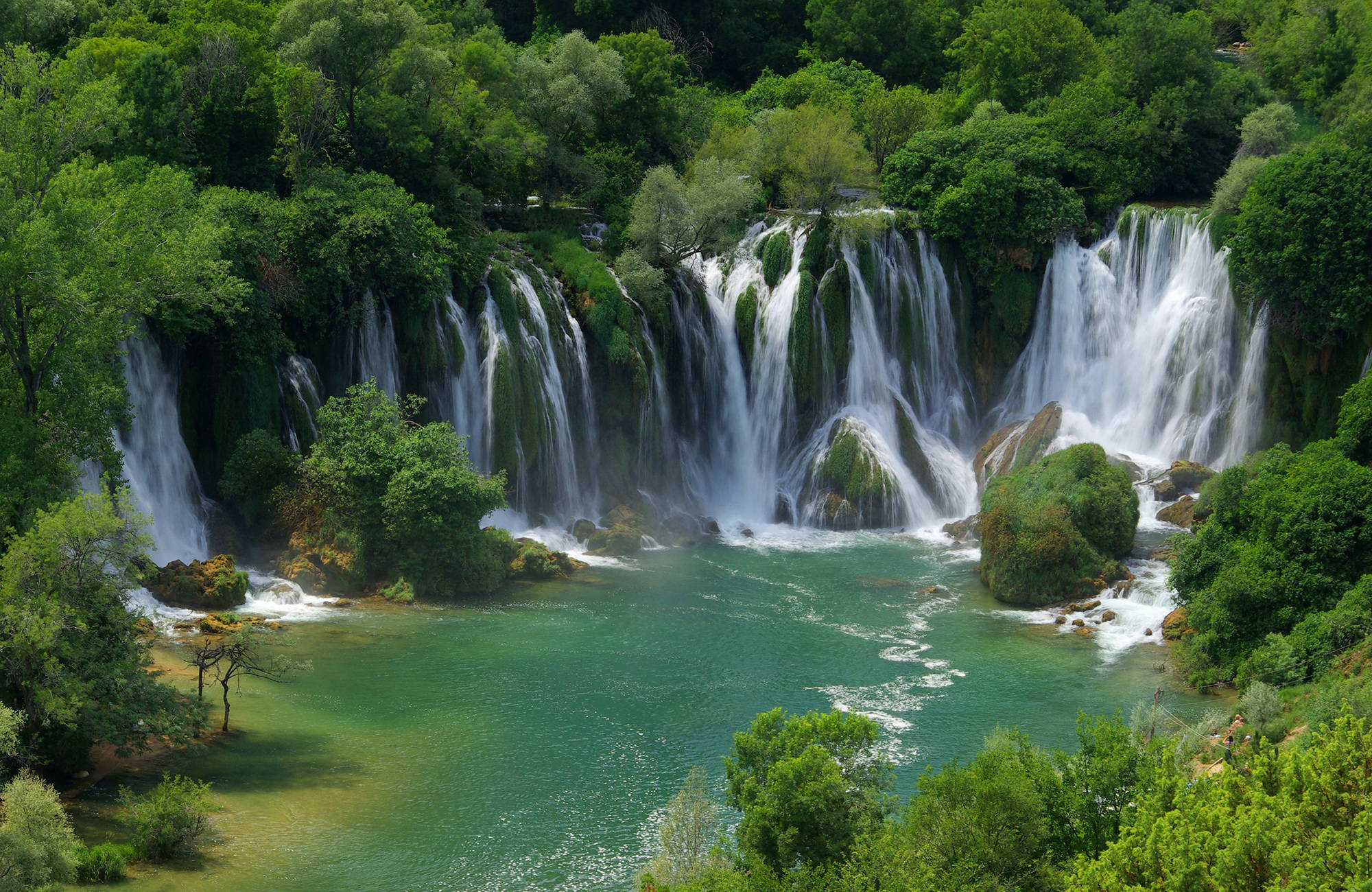 besök vattenfallet kravica under en resa till Bosnien-Hercegovina