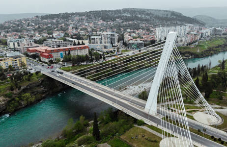 häftig bro i montenegro under en resa till balkan