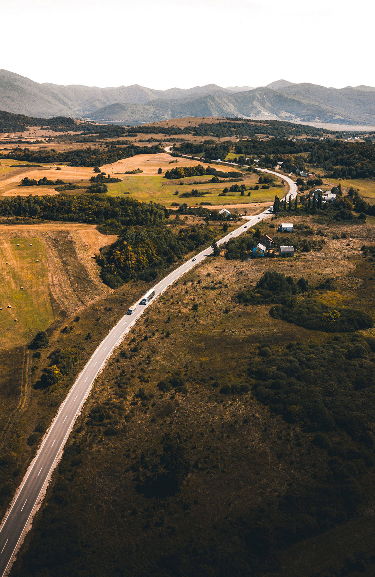 en krokig väg på en roadtrip under en resa i kroatien