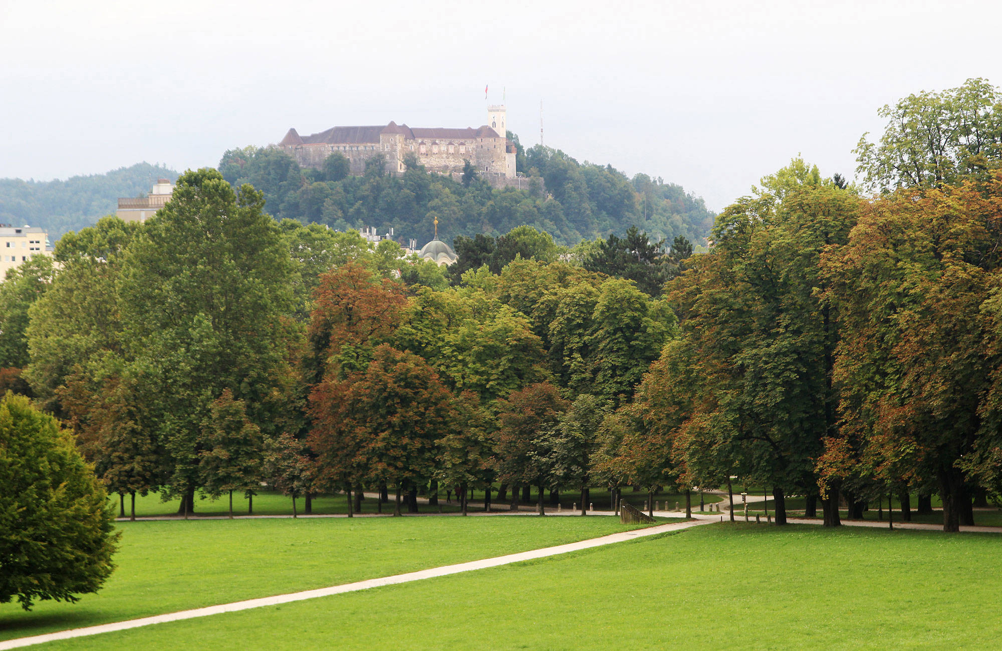 slottet samt tivoli park i ljubljana i slovenien