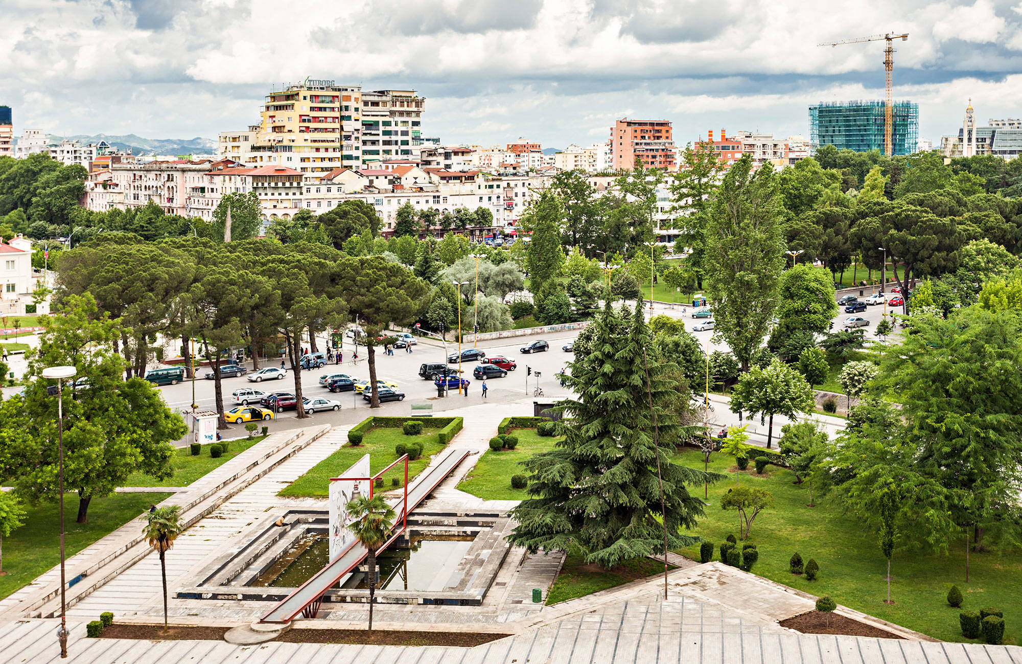 Din resa avslutas i Albaniens huvudstad, Tirana