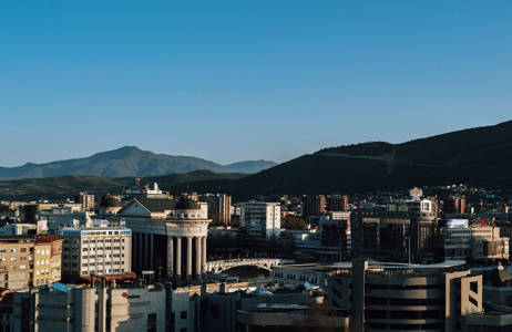vy över staden huvudstaden skopje i nordmakedonien