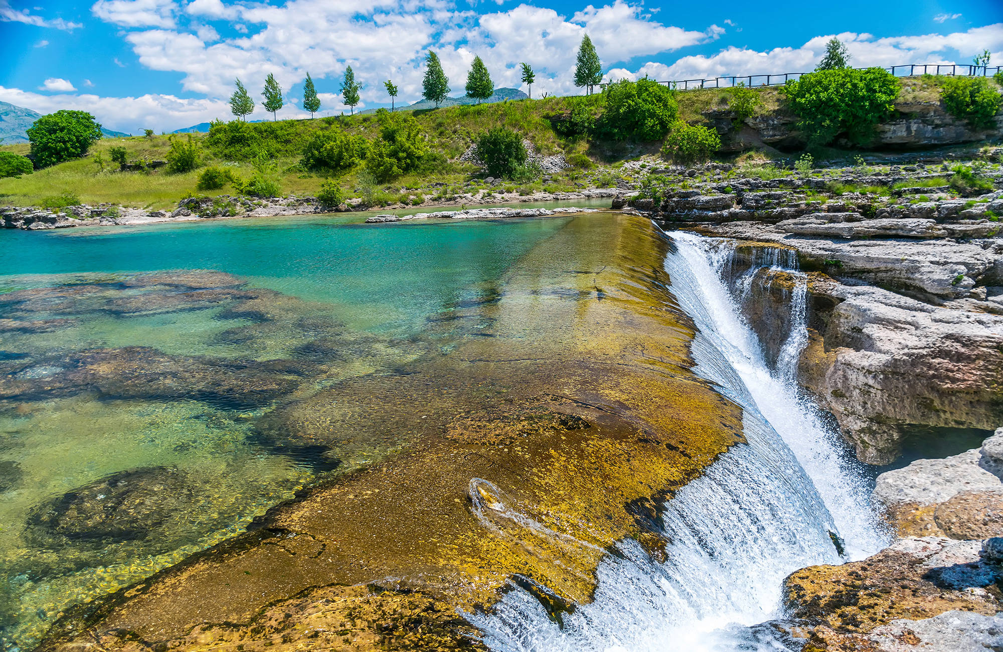 vattenfall du kan besöka under en resa till podgorica