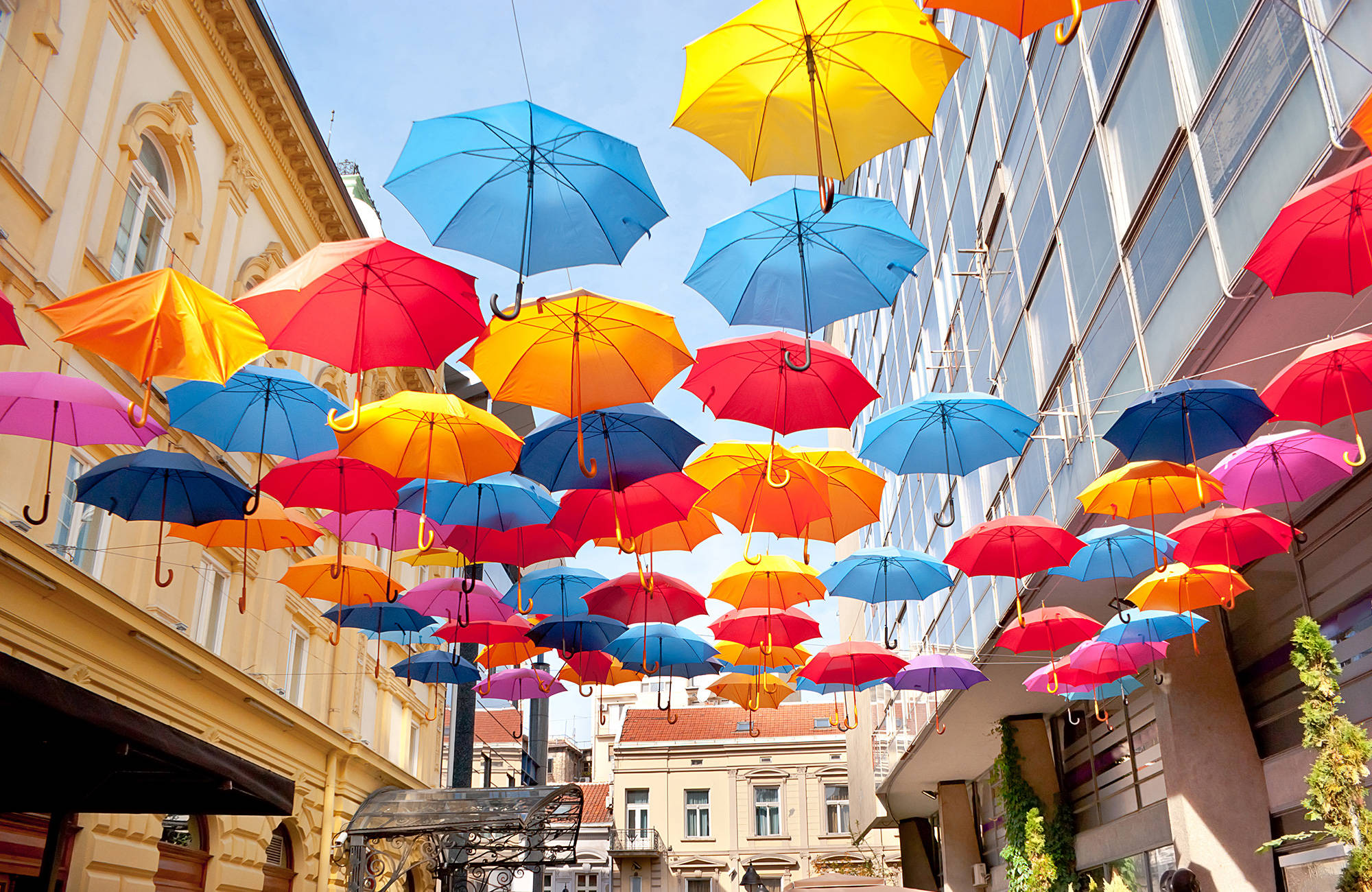 konstverk med paraplyn i belgrad