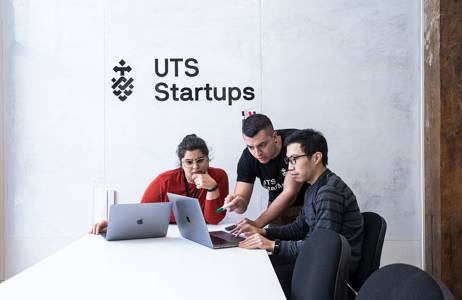 tre studenter engagerade i uts startup vid university of technology sydney