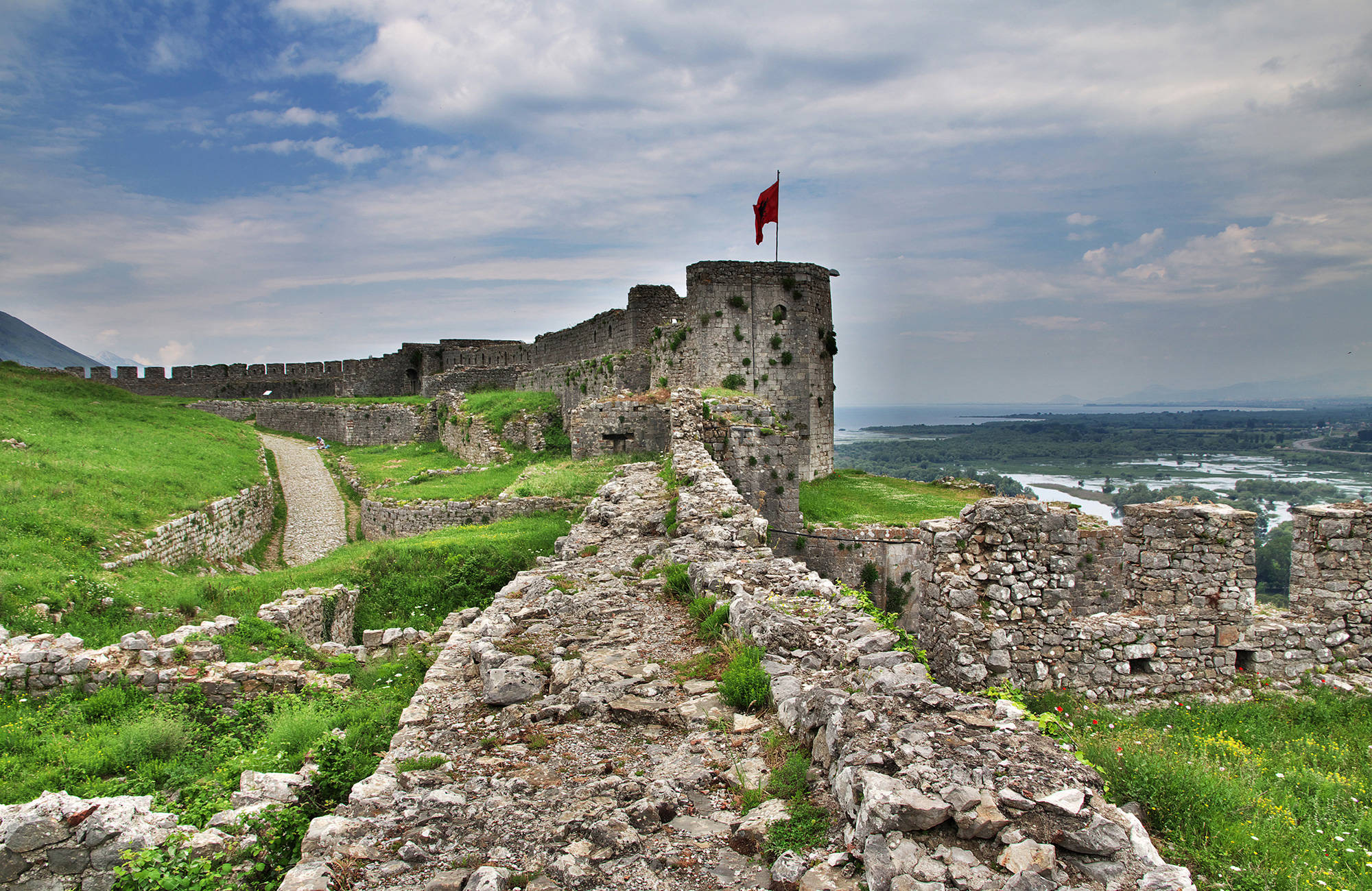 fortet i valbona nära shkodërsjön i albanien